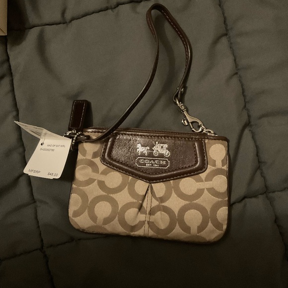 BNWT Small Coach Wristlet - Picture 3 of 7